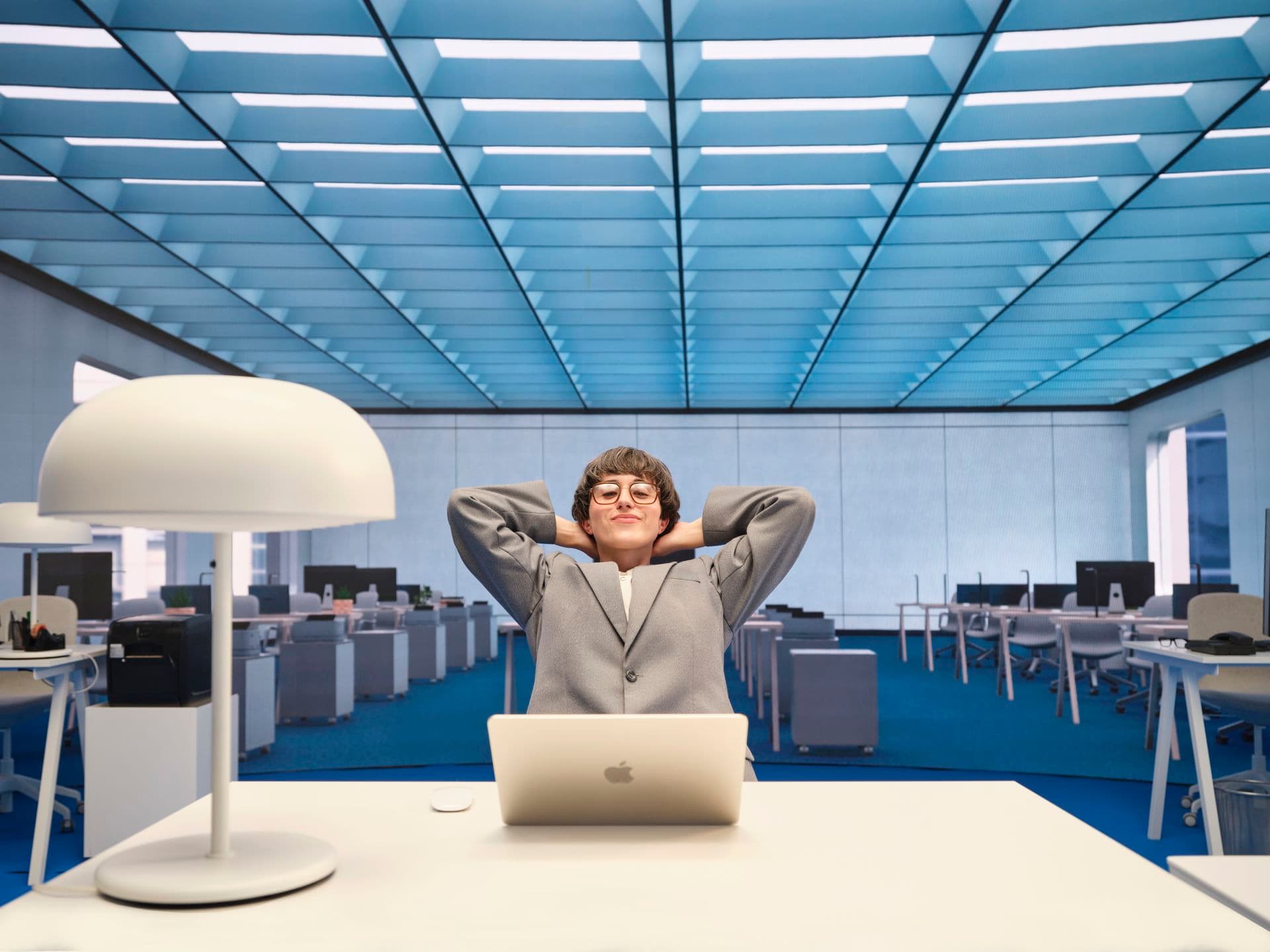 720496 Woman in Office Web Version 1920px