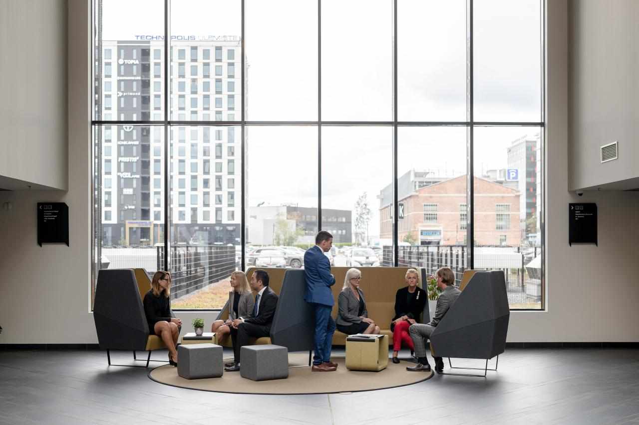 Business Meeting in Lobby