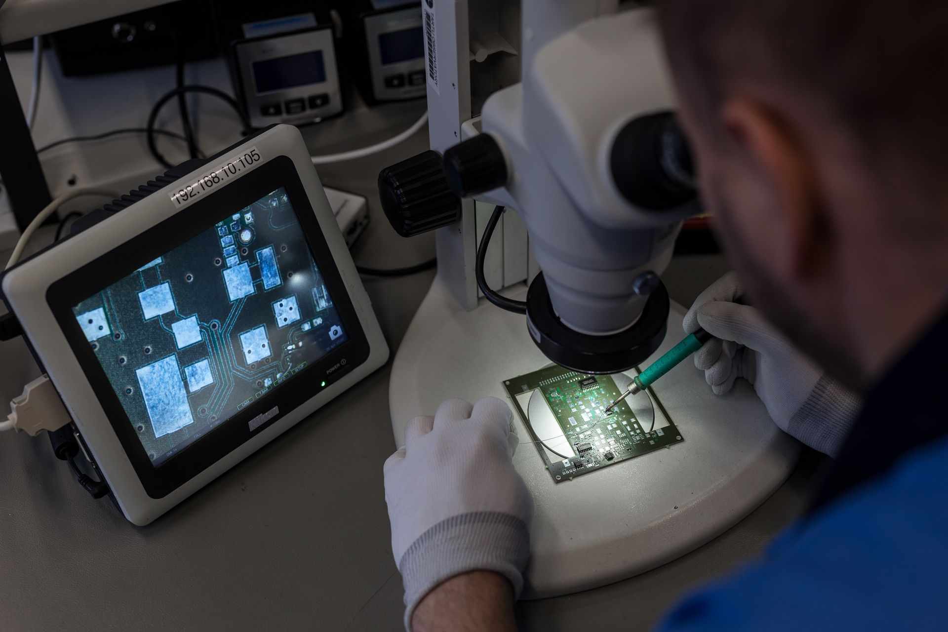 253284 Soldering of a Circuit Board Web Version 1920px