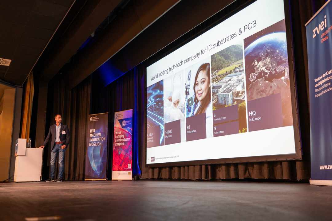 Discussing circuit bottlenecks at HDI PCBs | Enabler for Chip Packaging, Mobility and Defense". Photo by Bayern Innovativ