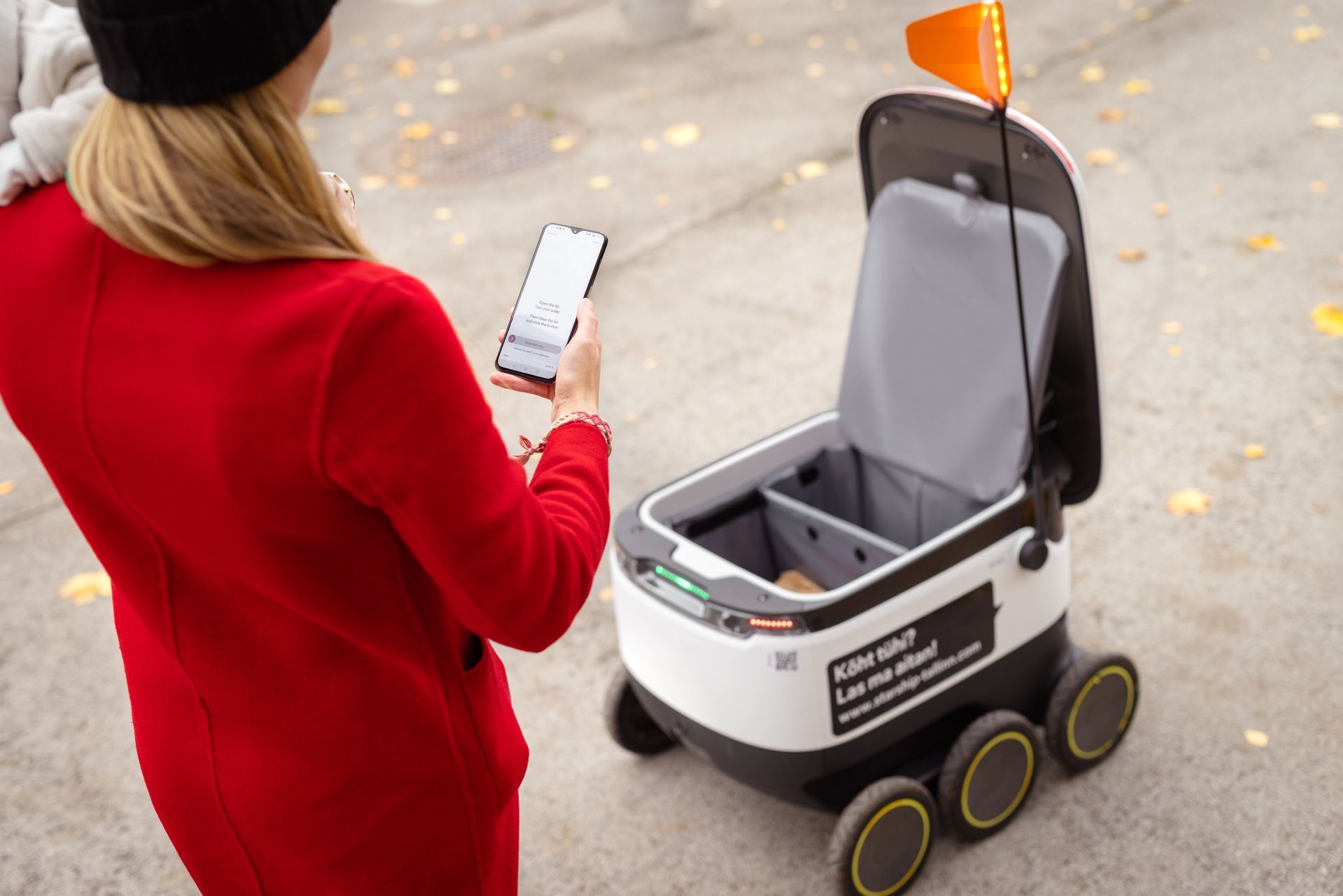 255436 Woman With Baby Receiving Delivery by Starship Robot Web Version 1920px.jpg